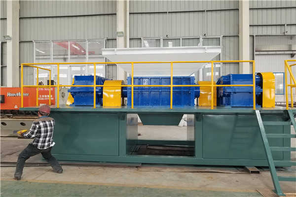 生活垃圾撕碎機(jī)減少了人工分揀工作量，滿足了不同客戶的需求