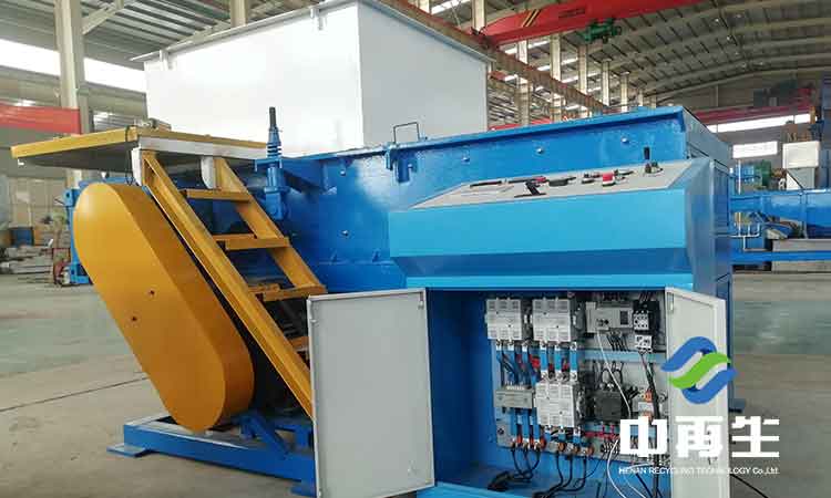 撕碎機產(chǎn)品的質(zhì)量好壞永遠是設備開展的關鍵